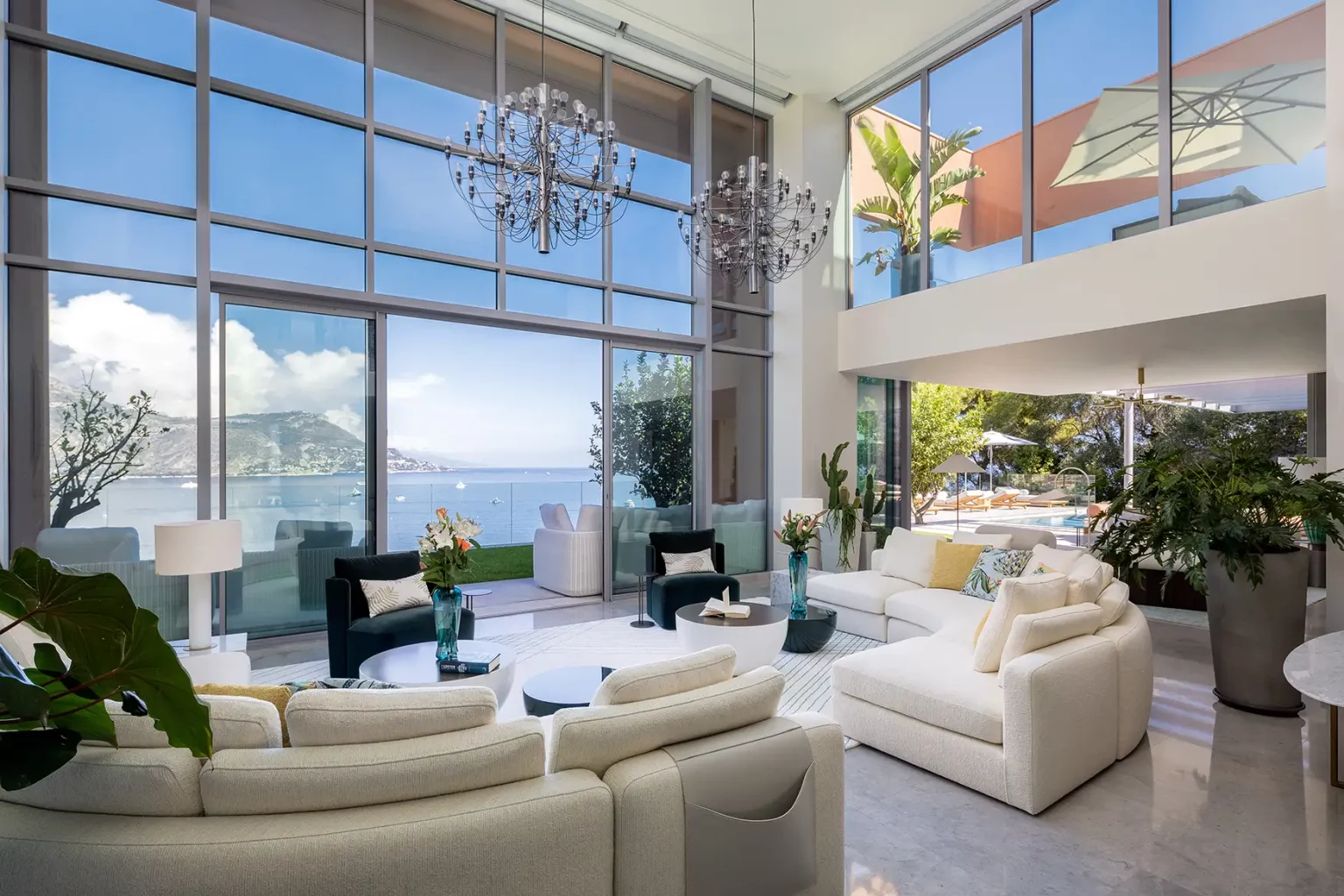 8-bedrooms villa