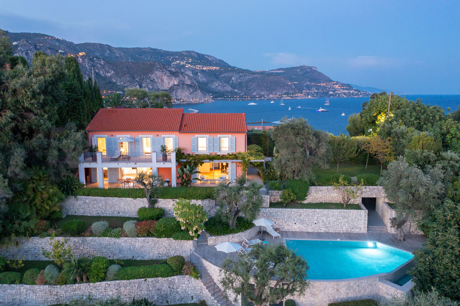 Heated swimming pool at Villa Ephrussi with Mediterranean sea view, Cap Ferrat